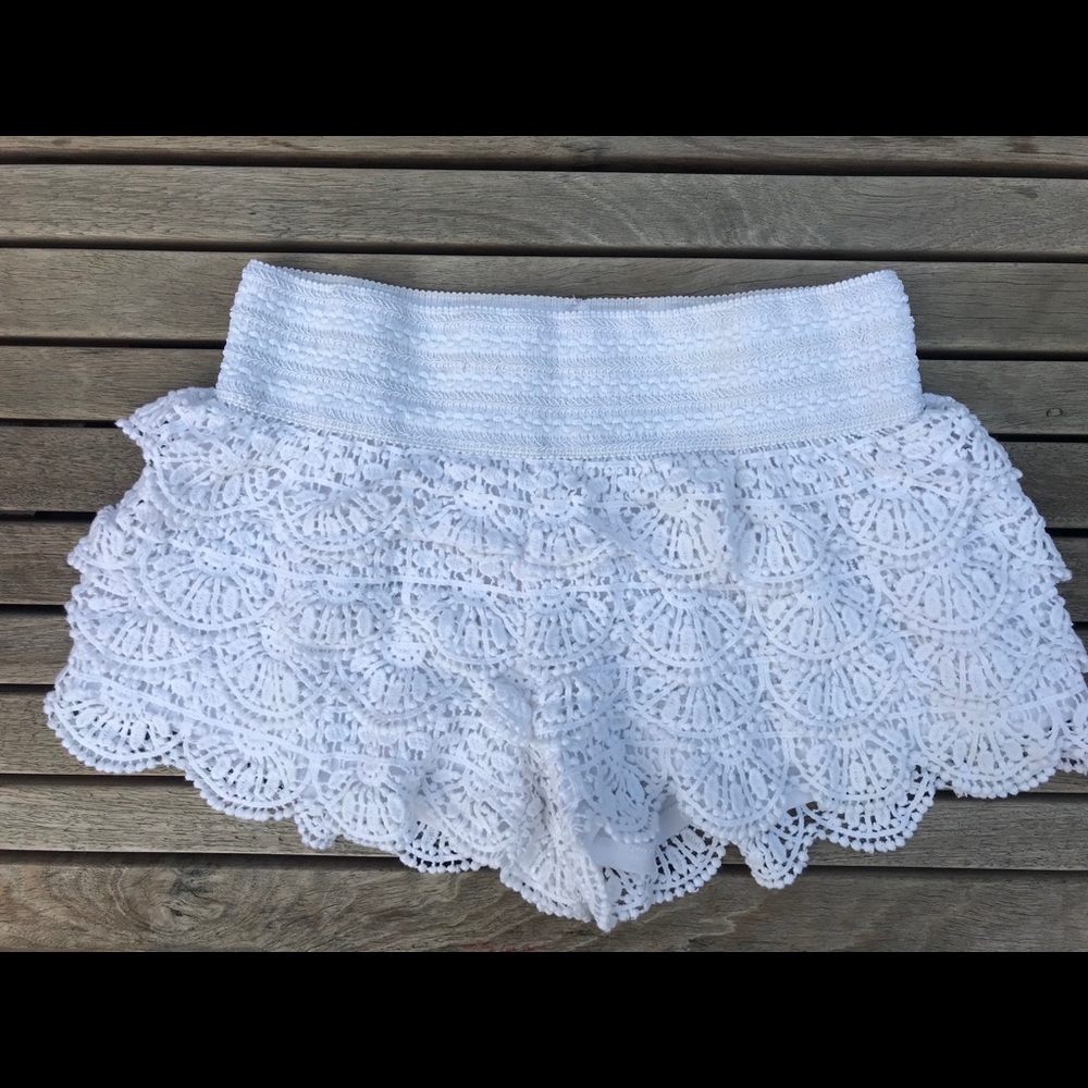 white lace shorts